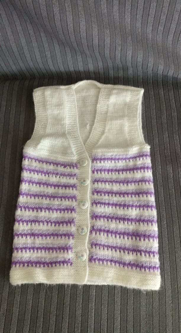 Kız Çocuk Örgü V Yaka Düğmeli Yelek - Görsel 3