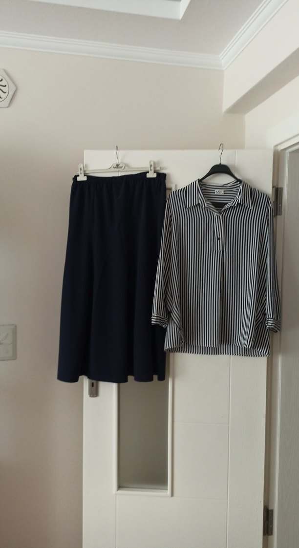 Çizgili Gömlek ve uzun i Etek Takımı - Görsel 3