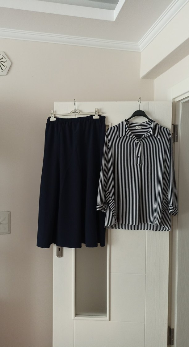 Çizgili Gömlek ve uzun i Etek Takımı - Görsel 2