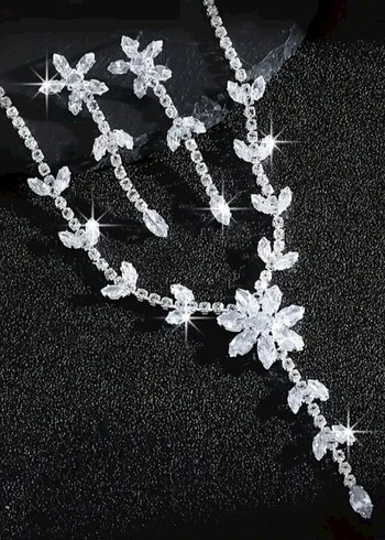 Zara Beyaz Payetli İşlemeli Midi Kolye ve Küpe Seti