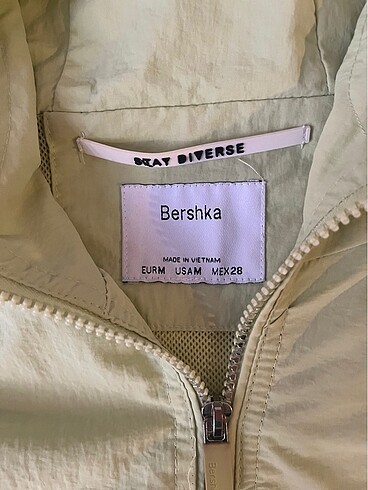 m Beden yeşil Renk BERSHKA 38 beden kapüşonlu crop ceket