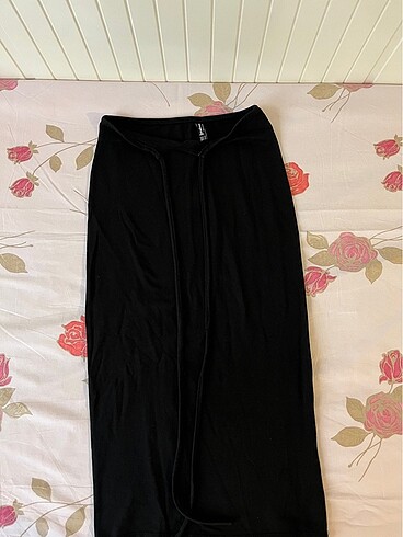 xs Beden siyah Renk Stradivarius 34 beden siyah midi etek