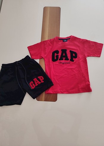 Diğer Gap nakışlı şortlu takım