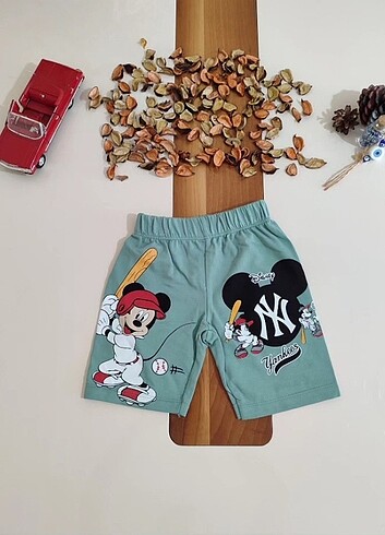 7 Yaş Beden çeşitli Renk Mickey mouse baskılı şortlu takım