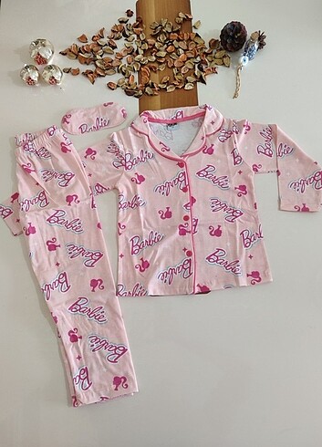 Diğer Barbie yazılı pijama takımı