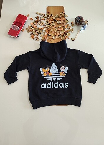 9 Yaş Beden Adidas yazılı kapşonlu takım