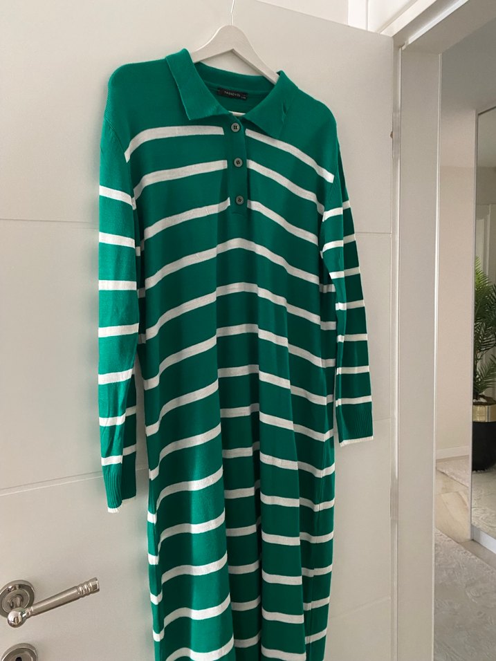 Yeşil Çizgili Uzun Kollu Uzun Elbise - Görsel 3