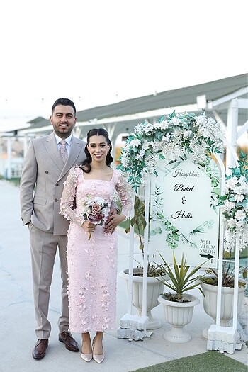 Pudra pembesi 38 beden çiçek detaylı nişan elbisesi