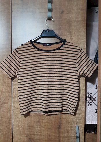 Çizgili Kısa Kollu Bej Crop Top