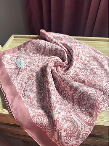 Pembe etnik desen şal