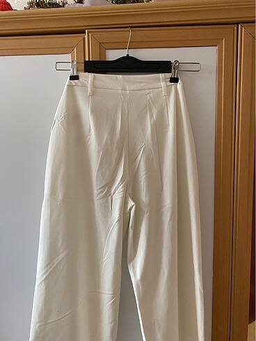 Bershka beyaz pantolon