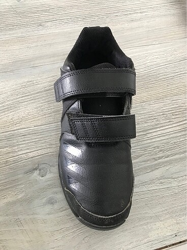 Adidas marka spor ayakkabı