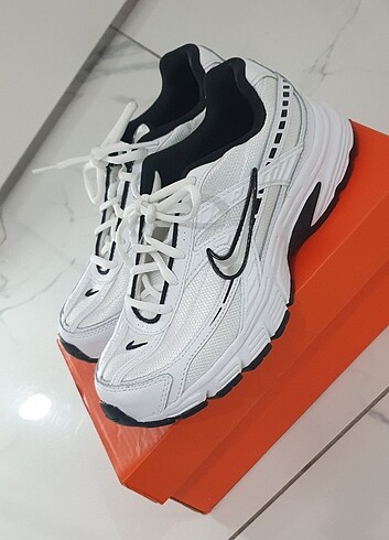 38 Beden beyaz Renk Nike initiator spor ayakkabi