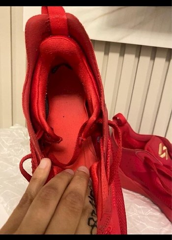 Kırmızı Bağcıklı Basketbol Ayakkabısı - Görsel 4