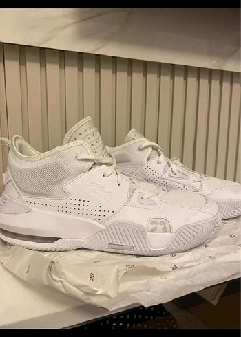 Beyaz Bağcıklı Basketbol Ayakkabısı - Görsel 4