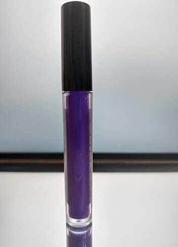 Beden LAVENDER LIPGLOSS by STILLA