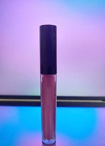 Beden PINKELLA LIPGLOSS by STILLA