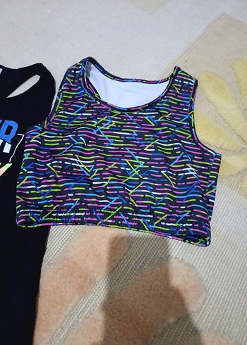 Çok Renkli Kolsuz Kız Tişörtü - Görsel 3