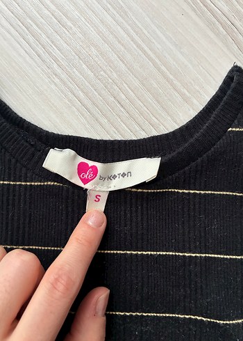 Kadın Siyah Çizgili Kısa Kollu Tişört - Görsel 3