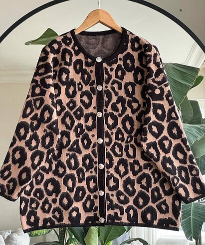 Leopar desenli hırkamız