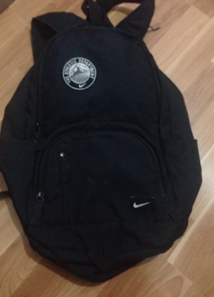 Orijinal Nike sırt çantası hiçbir kusuru yok