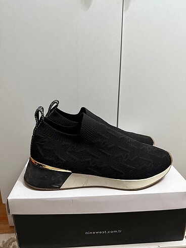 Bağcıksız sneaker
