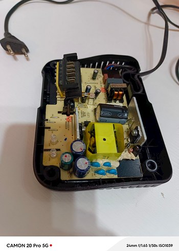Beden Renk DEWALT Sarı Şarj Cihazı DCB112