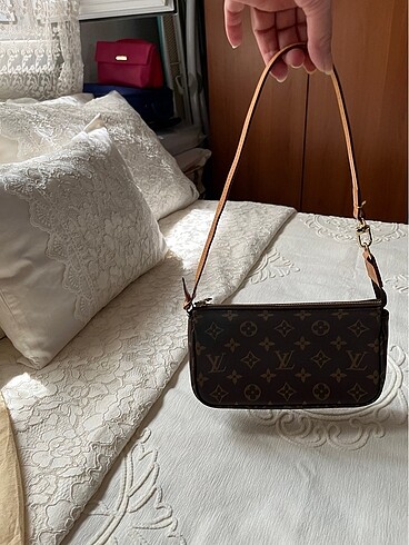 Louis Vuitton Pochette