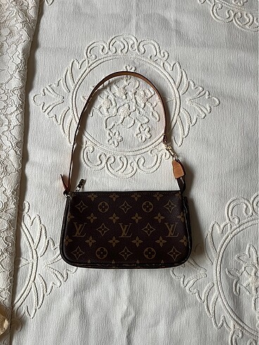 Louis Vuitton Louis Vuitton Pochette