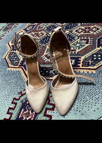 İnci Detaylı Beyaz Stiletto Kadın Abiye Ayakkabı - Görsel 2