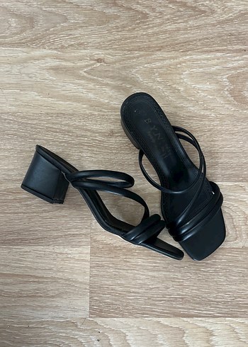 Diğer Siyah İnce Topuklu Minimalist Kadın Sandalet