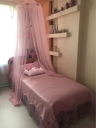 Beden pembe Renk Yatak örtüsü ve ve iki adet yastık