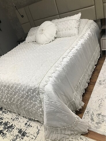 Taç Elart yatak örtüsü