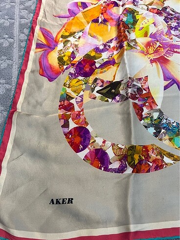 Aker Aker eşarp