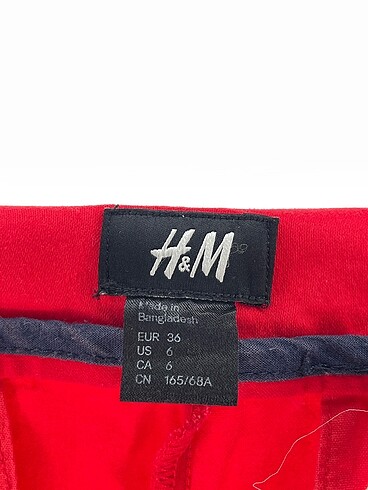 36 Beden kırmızı Renk H&M Mini Şort %70 İndirimli.