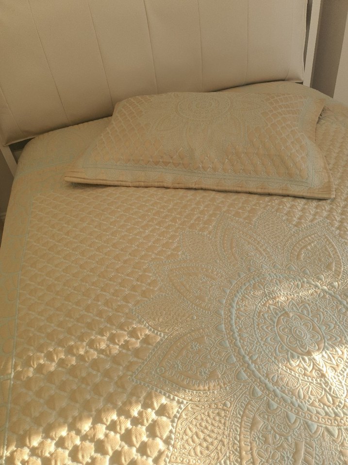 Nakışlı Beyaz Pastel Yatak Örtüsü - Görsel 4