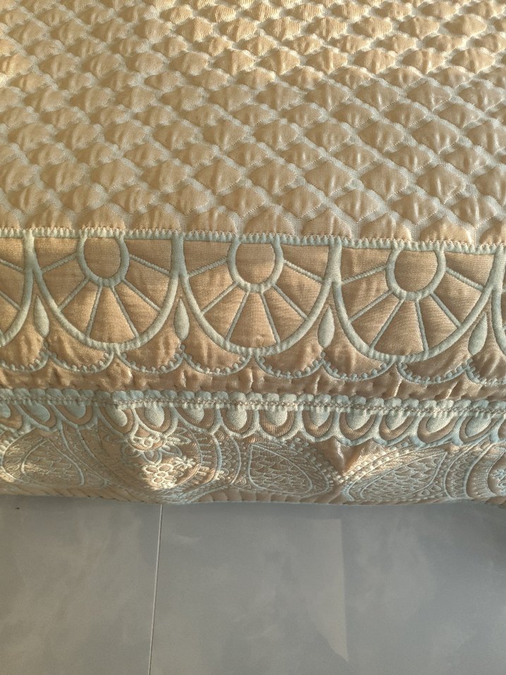 Nakışlı Beyaz Pastel Yatak Örtüsü - Görsel 3