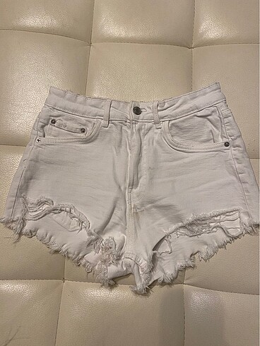 Zara mini beyaz jean şort