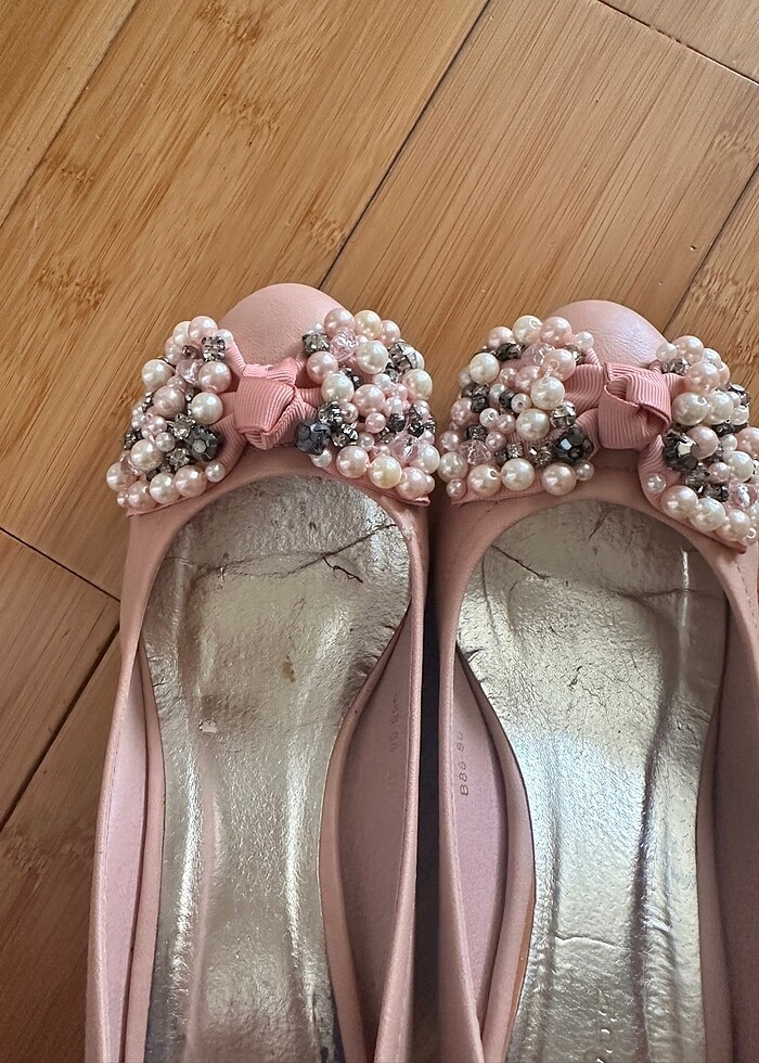 Pembe boncuklu kısa topuklu ayakkabı - Görsel 3