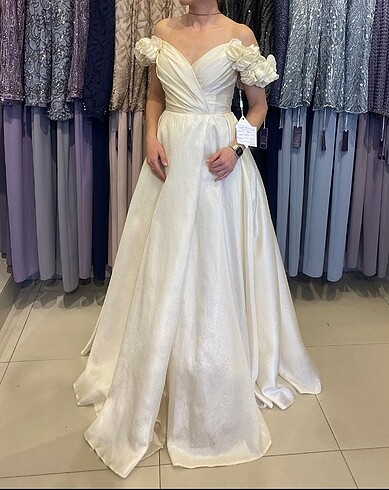 Nişan elbisesi