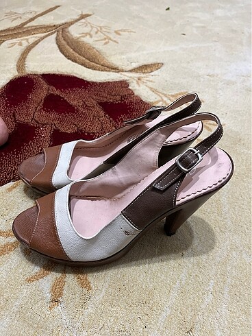 38 numara ahşap tabanlı topuklu ayakkabı - Görsel 2