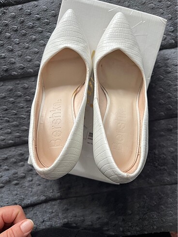37 Beden beyaz Renk Bershka 37 topuklu ayakkabı