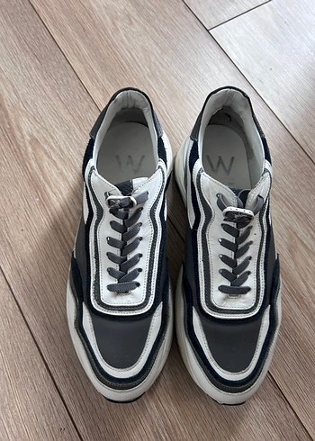 Vakko Sehir Stiline Uygun Siyah Beyaz Sneaker