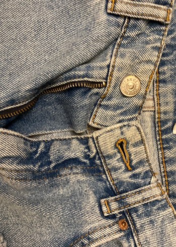 34 Beden Yırtık Detaylı Kadın Mini Denim Şort