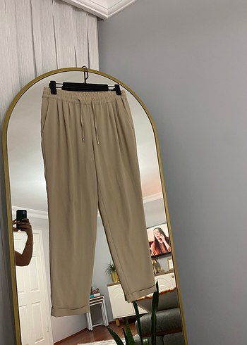 Kadın Bej Kemerli Rahat Kumaş Pantolon