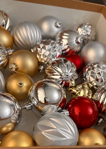 Gri ve Altın Yılbaşı Süs Topları Seti - Görsel 4