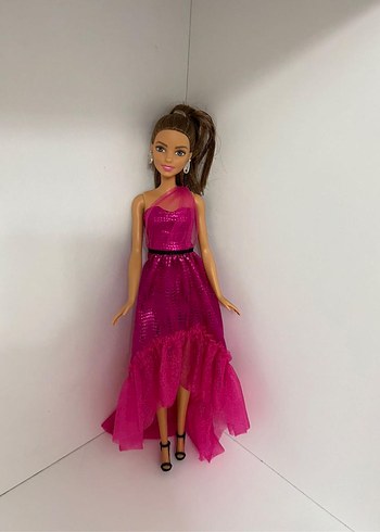 Barbie Barbie Büyüleyici pembe elbisesi