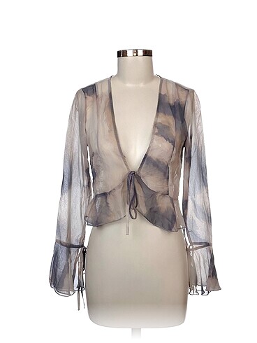 Stradivarius Bluz %70 İndirimli.