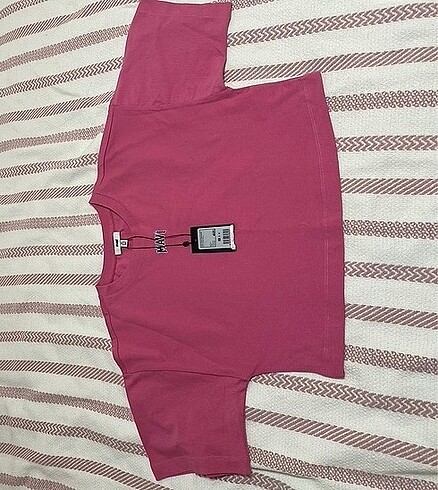 pembe crop t-shirt