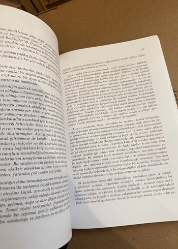 Beden Renk Hukuk Felsefesi - Yasemin Işıktaş